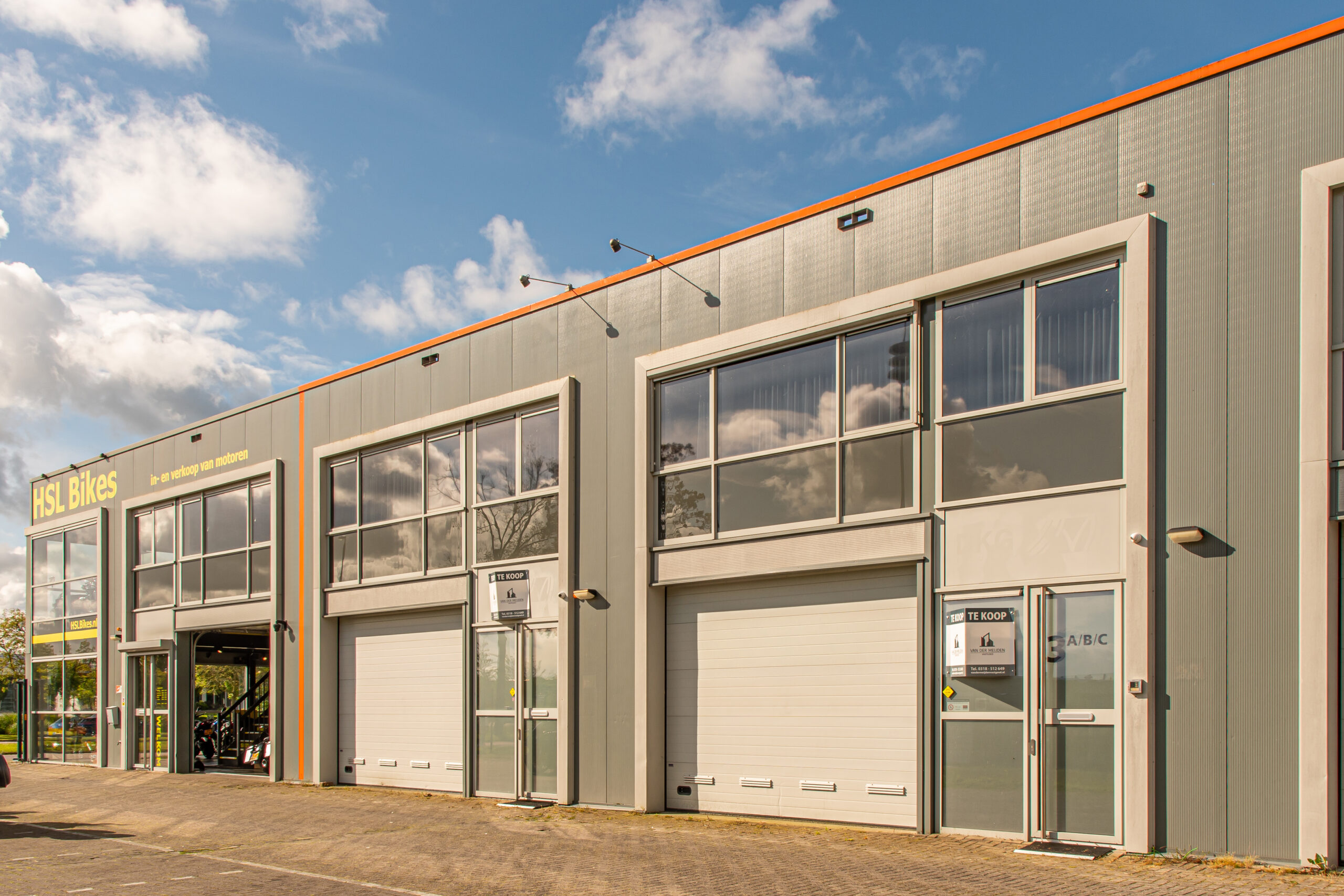 Bedrijfspand Vianen aan De Limiet met twee moderne bedrijfsruimtes van in totaal 560 m² op bedrijventerrein De Biezen, nabij de A2 en A27.