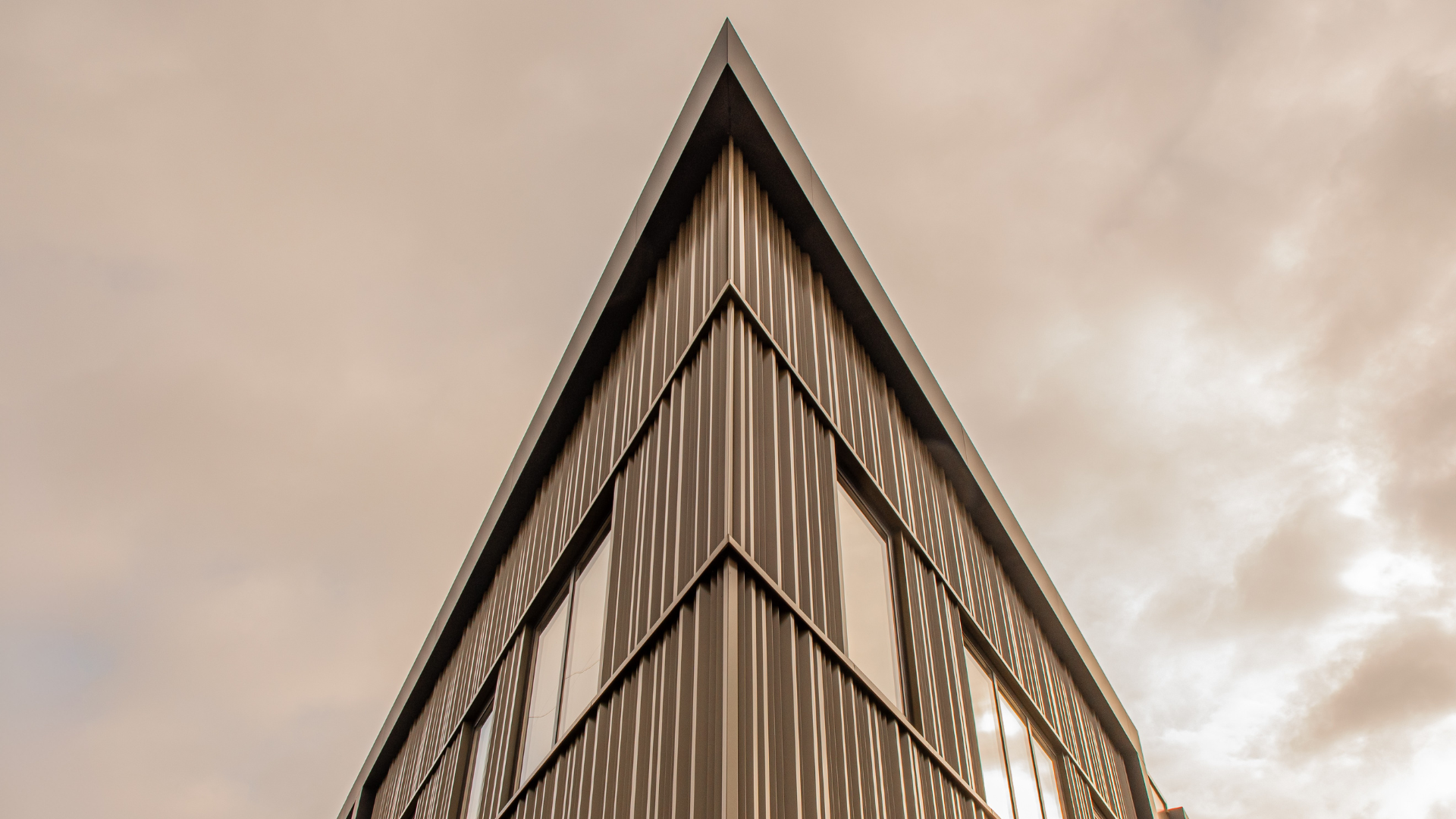 Nokpunt van een bedrijfspand dat is ontwikkeld aan de Reedijk in Heinenoord door van der Meijden Vastgoed.