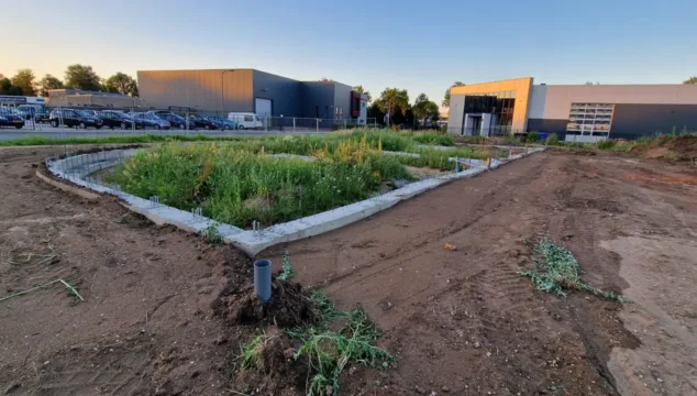 Dit is een afbeelding waarin te zien is dat de fungering van de bedrijfspanden in Dieren is gelegd. Deze bedrijfspanden bevinden zich in de buurt van Arnhem.