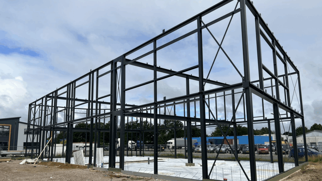 Een afbeelding van de staalconstructie van de bedrijfspanden in Dieren (nabij Arnhem)>