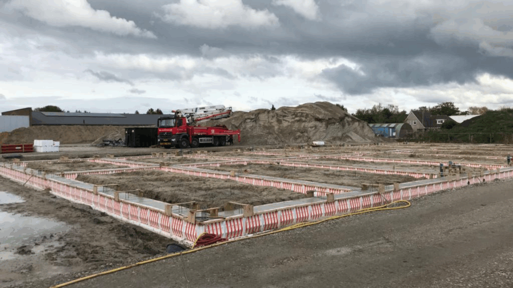 Afbeelding van hoe de fundering gelegd is voor de bedrijfspanden in Oudenbosch.