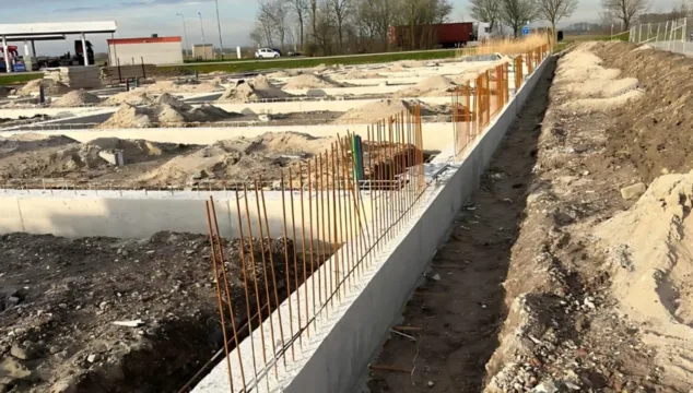 Afbeelding van de fundering die is gelegd in voor de bedrijfsruimtes in Heinenoord (op korte afstand van Rotterdam).