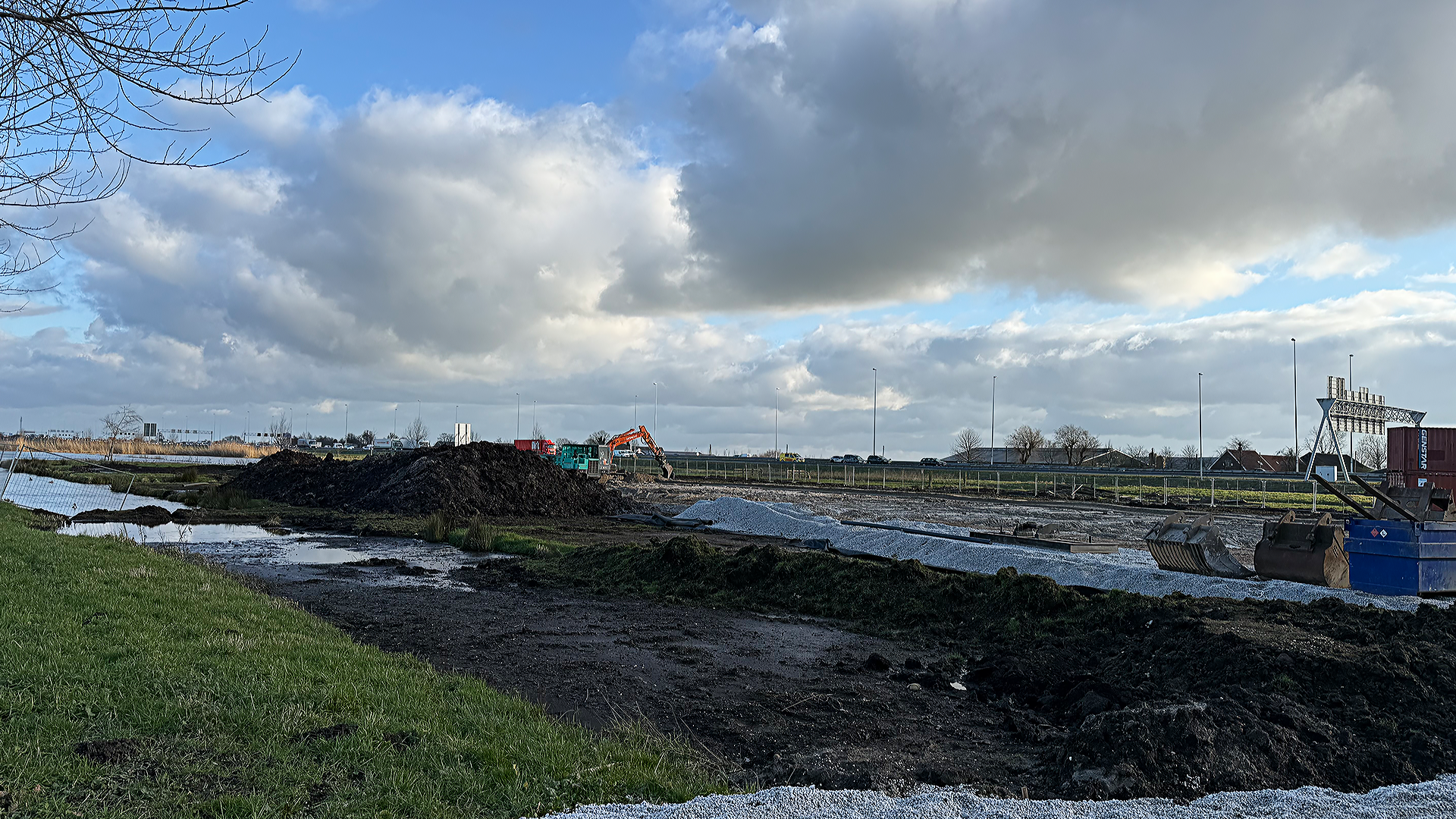 Bouw in volle gang in Bodegraven: heipalen geplaatst voor 44 nieuwe bedrijfspanden