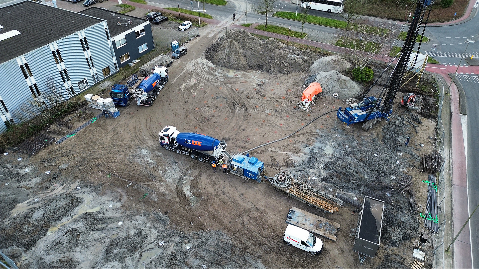 Bouw in Zoetermeer in volle gang: heiwerk gestart voor 24 nieuwe bedrijfspanden
