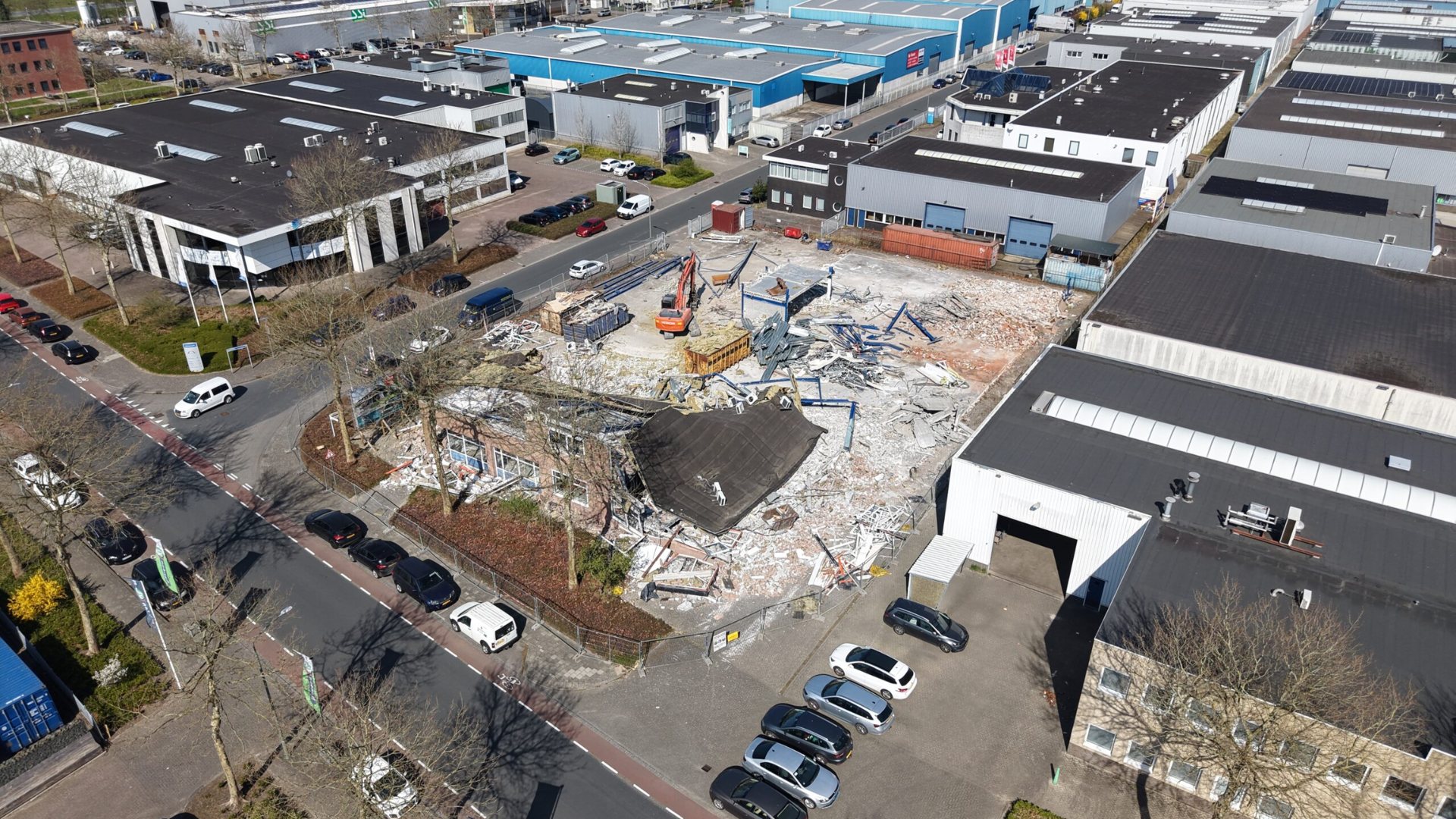 Sloop gestart aan de Pascalstraat: nieuwbouw bedrijfspanden in Dordrecht officieel van start